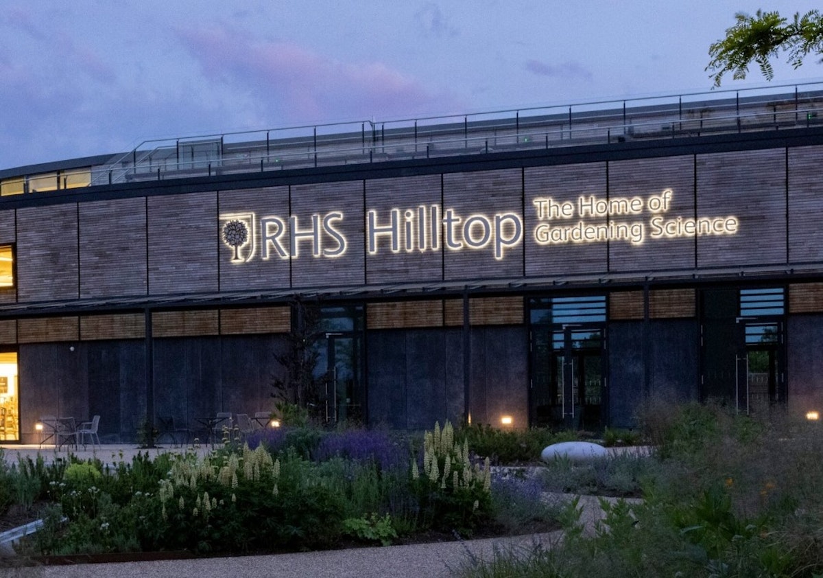 3D Halo Illuminated Signage