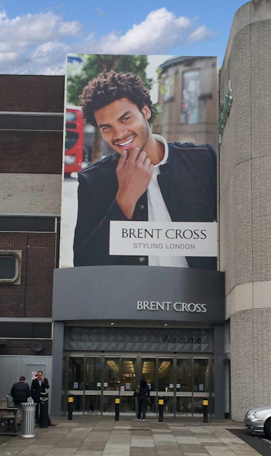 canary wharf flex face signage