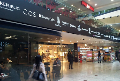 canary wharf flex face signage